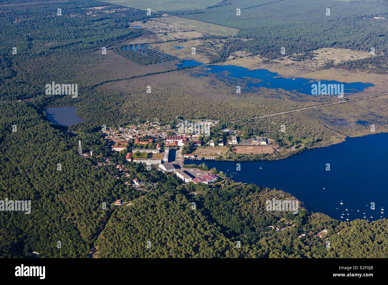 France Gironde Hourtin Contaud hydravions ancienne base militaire près de  Hourtin lac (vue aérienne Photo Stock - Alamy