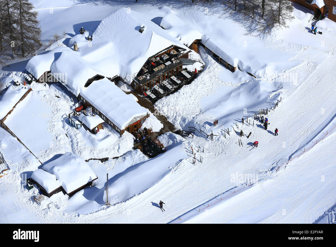 France Alpes de Haute Provence Pra Loup ski resort restaurant altitude  pente dalle (vue aérienne Photo Stock - Alamy