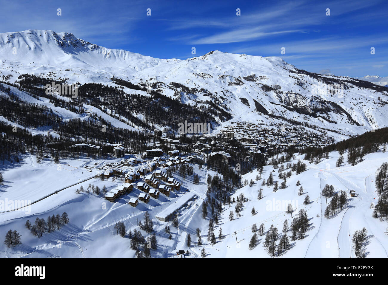 France Hautes Alpes Vars Les Claux, station de ski (vue aérienne) Banque D'Images