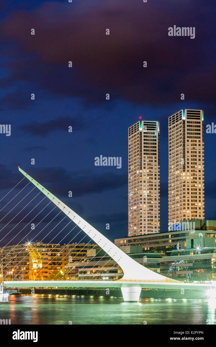 L'Argentine Buenos Aires, Puerto Madero vieux port salon transformé en un nouveau quartier résidentiel et de bureau dans les années 2000, Puente de la Banque D'Images
