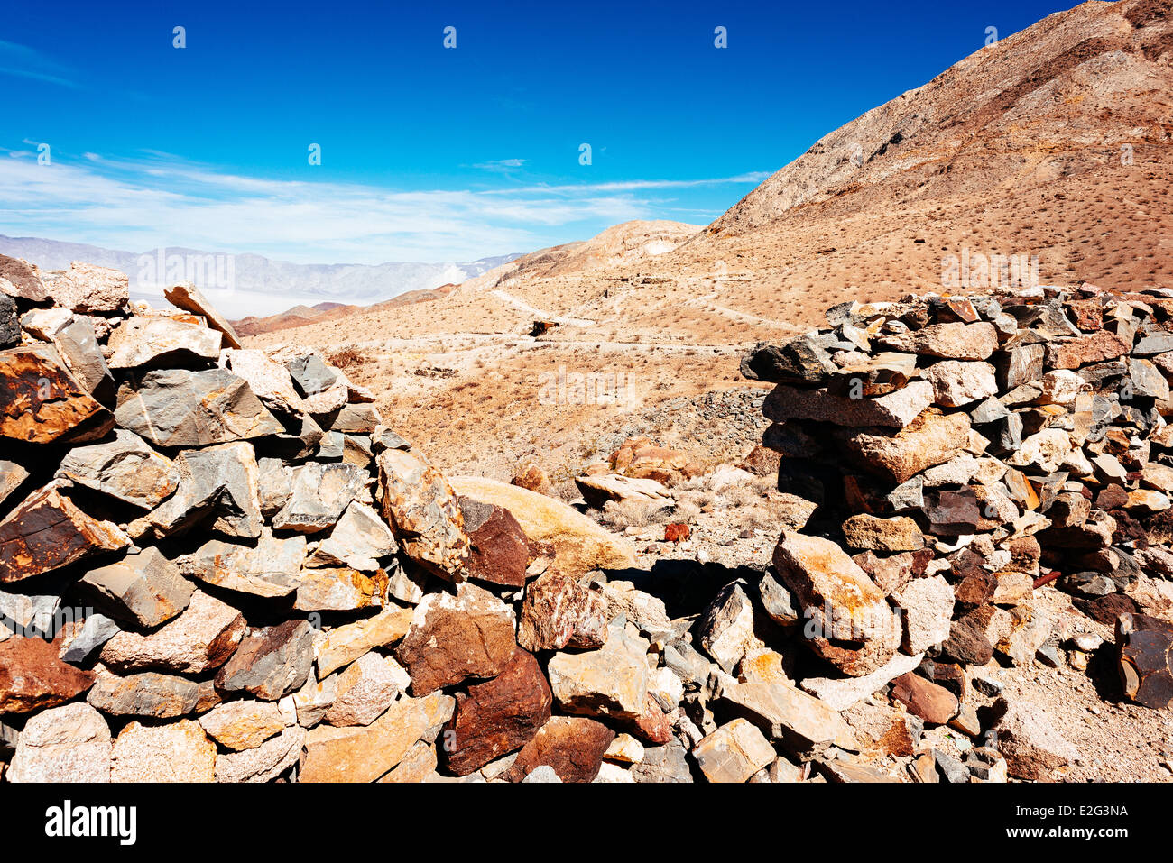 L'intérieur de la cabine de pierre démoli vieille mine à Death Valley National Park Banque D'Images