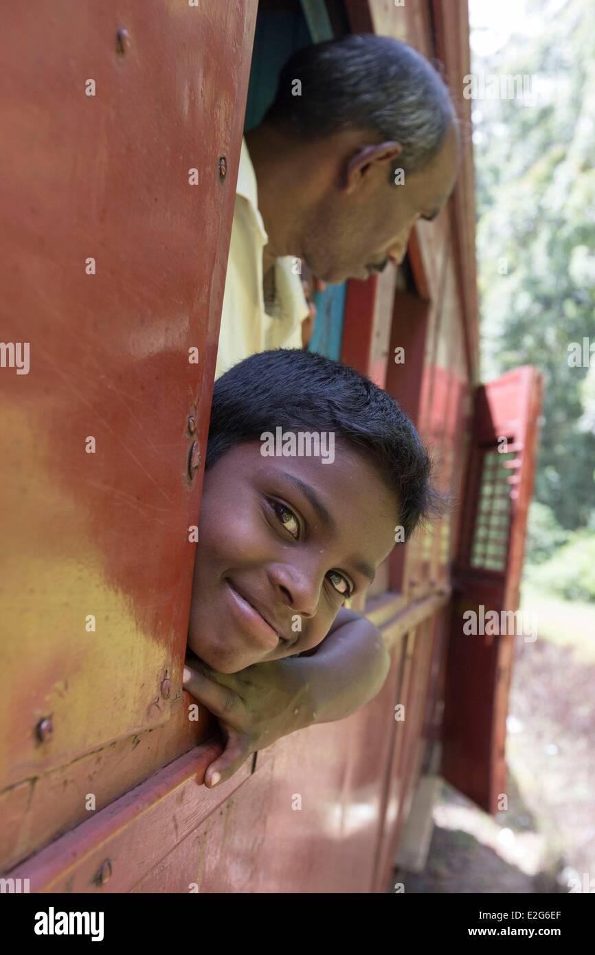 Sri Lanka province de passagers dans un train entre Nuwara Eliya et Ella Banque D'Images