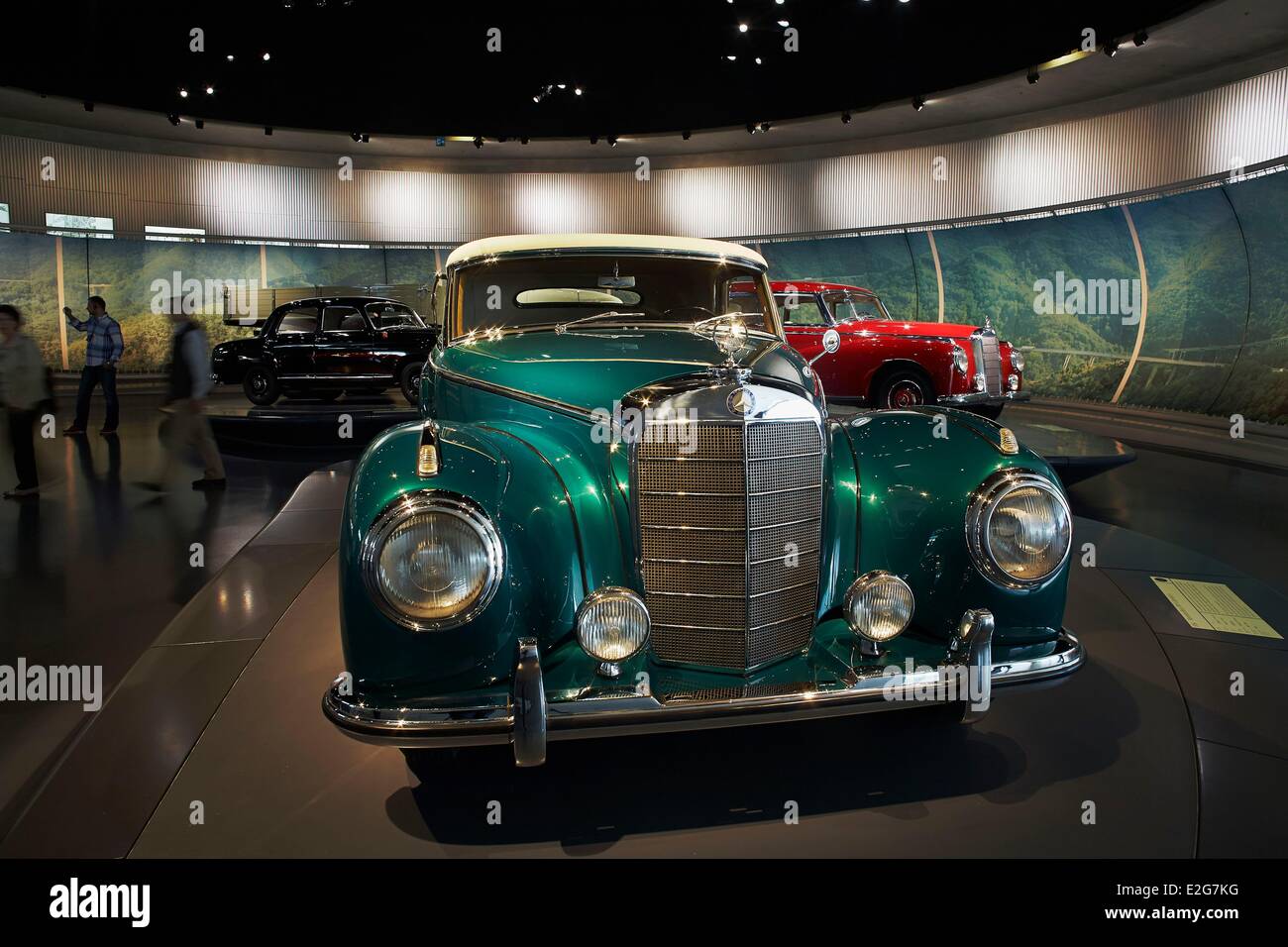Allemagne Bade Wurtemberg Stuttgart Musée Mercedes Benz miracle d'après-guerre et la diversité forme Mercedes Benz 300S Cabriolet à partir de Banque D'Images Allemagne Bade Wurtemberg Stuttgart Musée Mercedes Benz miracle d'après-guerre et la diversité forme Mercedes Benz 300S Cabriolet à partir de Banque D'Images