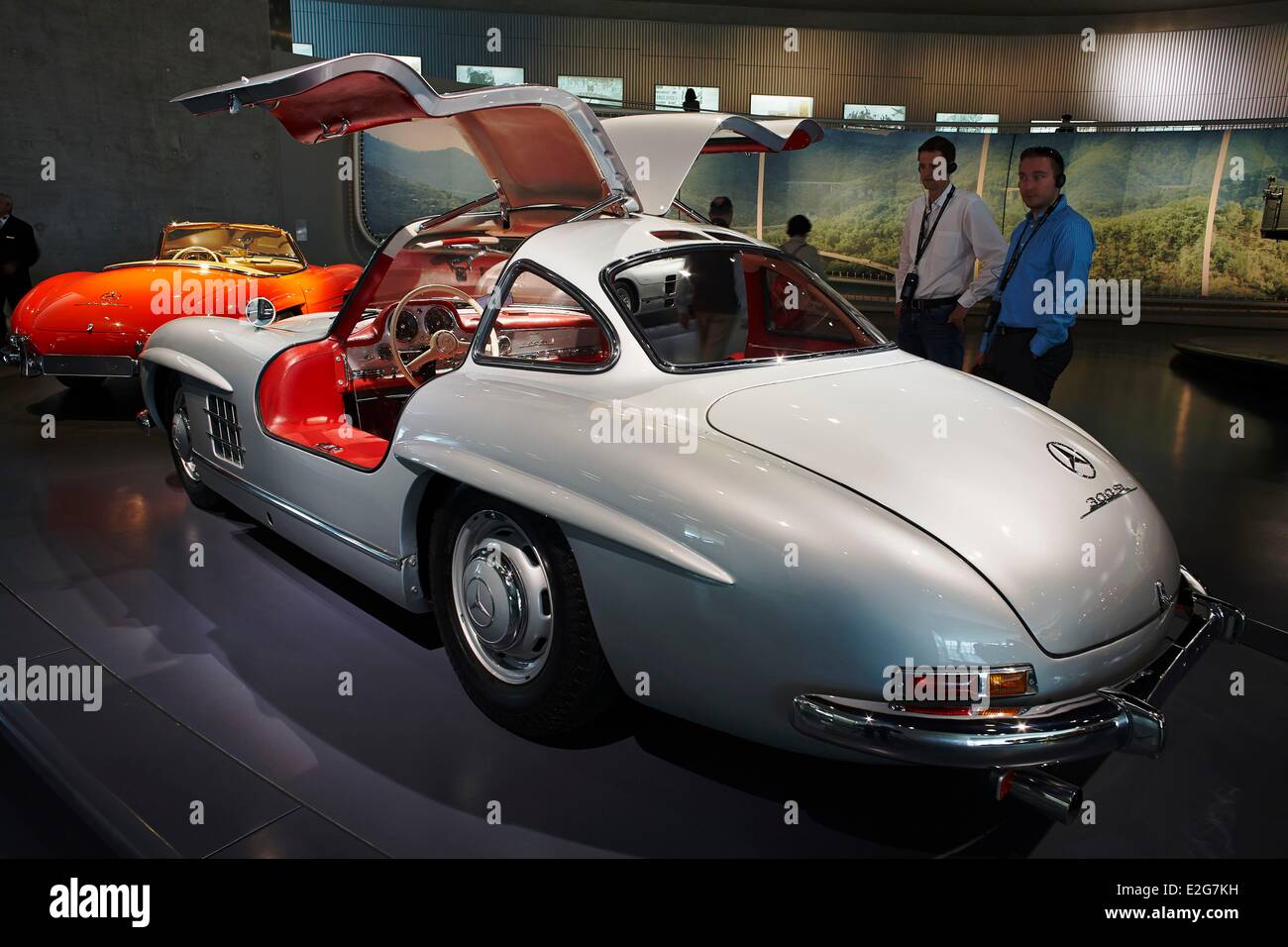 Allemagne Bade Wurtemberg Stuttgart Musée Mercedes Benz miracle d'après-guerre et la diversité forme Mercedes Benz 300 SL Banque D'Images Allemagne Bade Wurtemberg Stuttgart Musée Mercedes Benz miracle d'après-guerre et la diversité forme Mercedes Benz 300 SL Banque D'Images