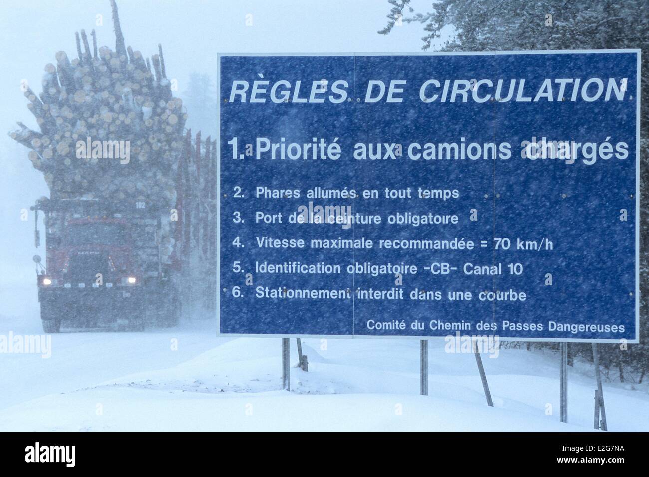 Canada Province du Québec Saguenay Lac Saint Jean Forest Trail du chemin des Passes Dangereuses le camion chargé de Banque D'Images