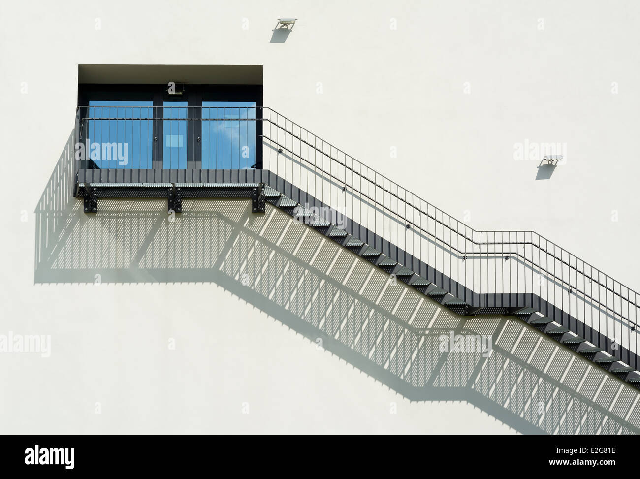 Escaliers métalliques comme un élément d'architecture contemporaine Banque D'Images