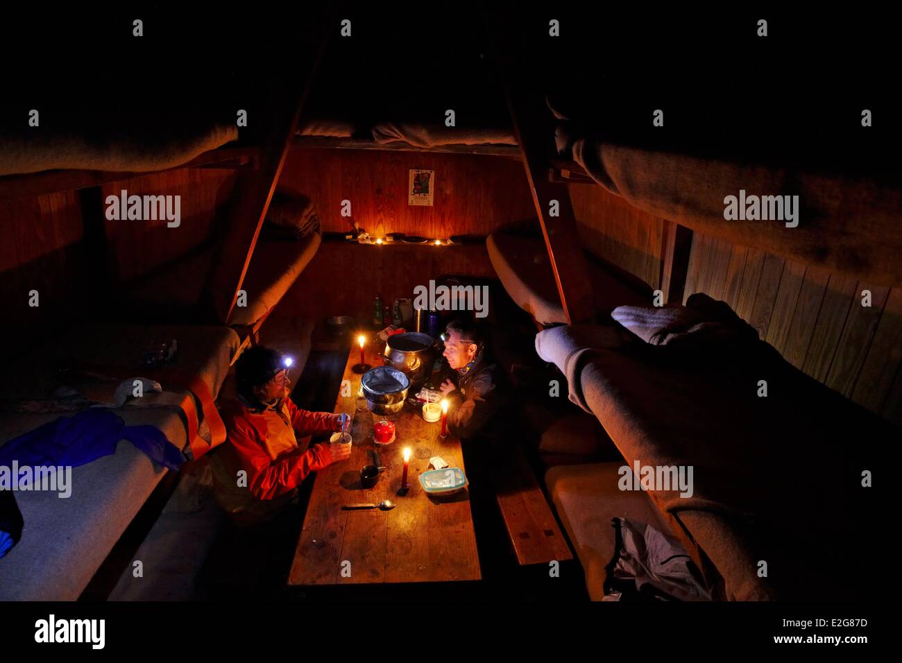 Italie vallée d'Aoste Courmayeur Val Ferret Dolent le dîner dans le refuge bivouac Banque D'Images