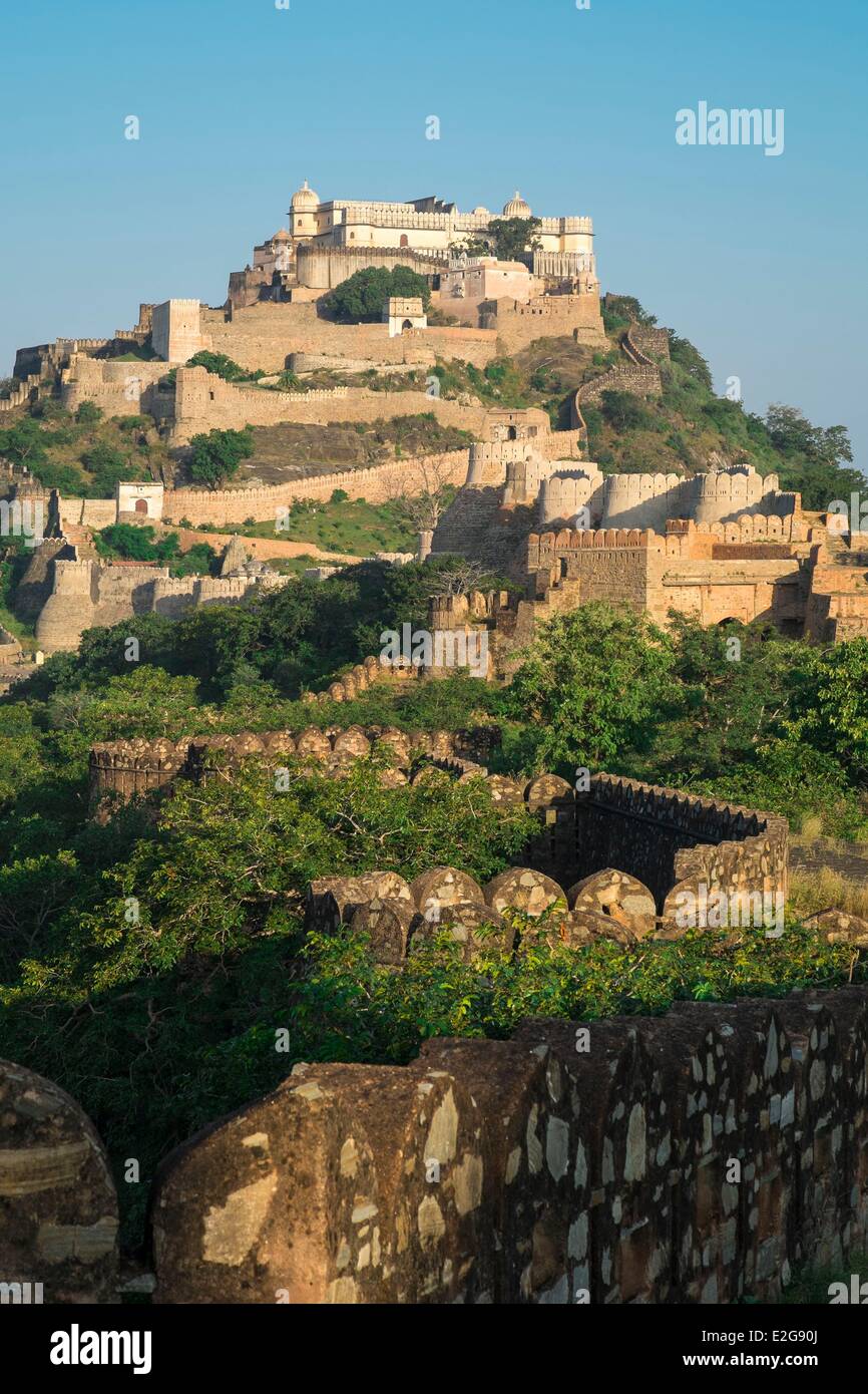 Inde Rajasthan Kumbalgarh Fort dans l'Aravalli construit au 15ème siècle remparts 36km de long Banque D'Images