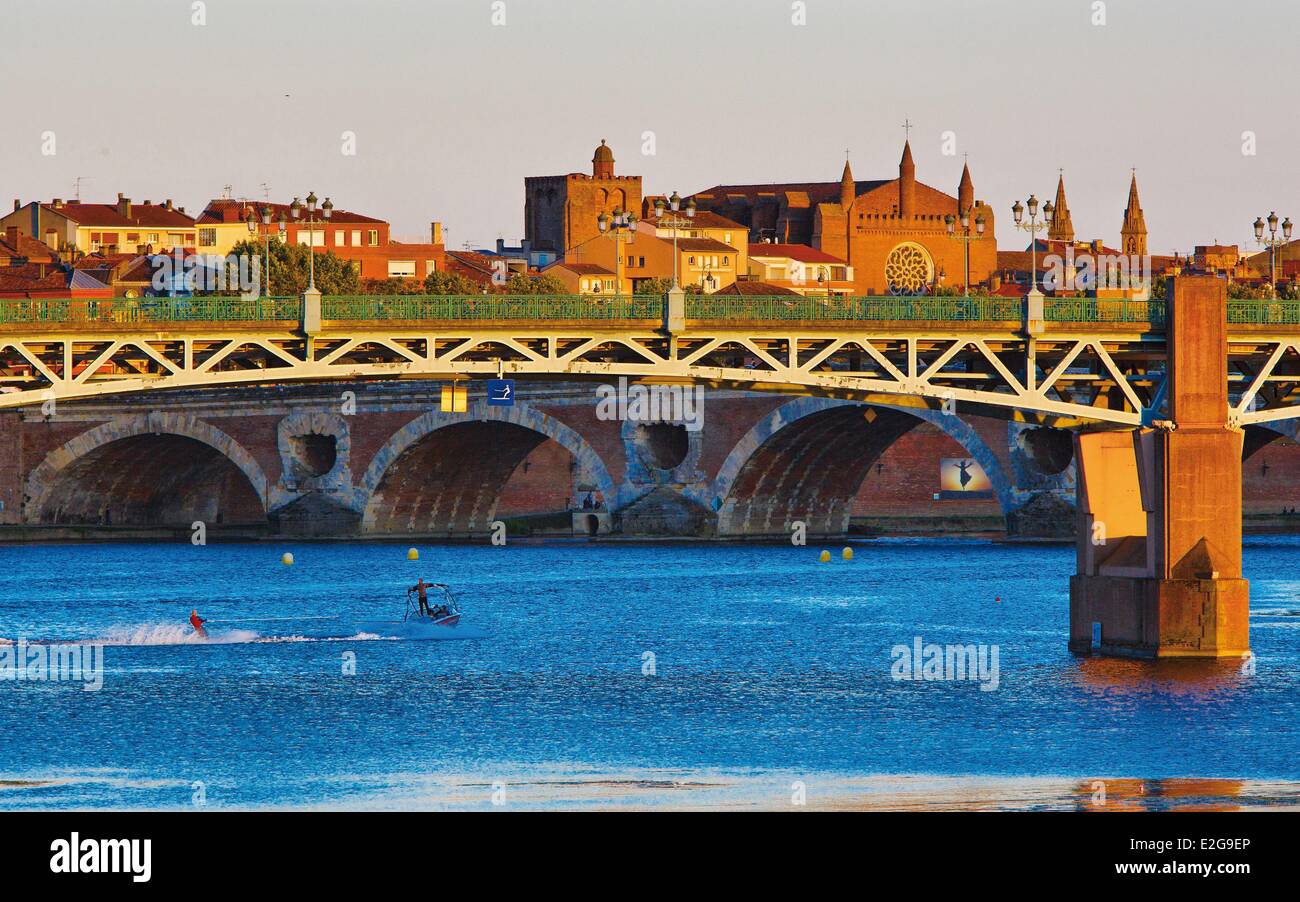 France Haute Garonne Toulouse vue sur la Garonne et les ponts de Saint Pierre et Pont Neuf Banque D'Images