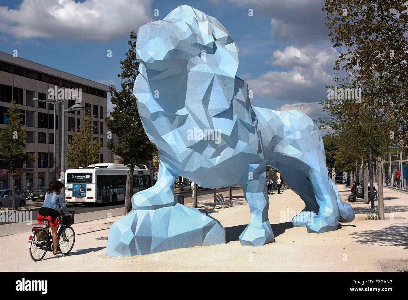 France Gironde Bordeaux Place Stalingrad Blue Lion sculpture de Xavier