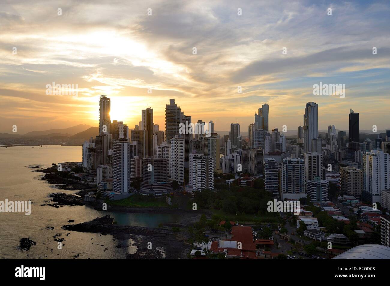 Panama Panama City waterfront gratte-ciel du quartier Punta Paitillia au coucher du soleil Banque D'Images