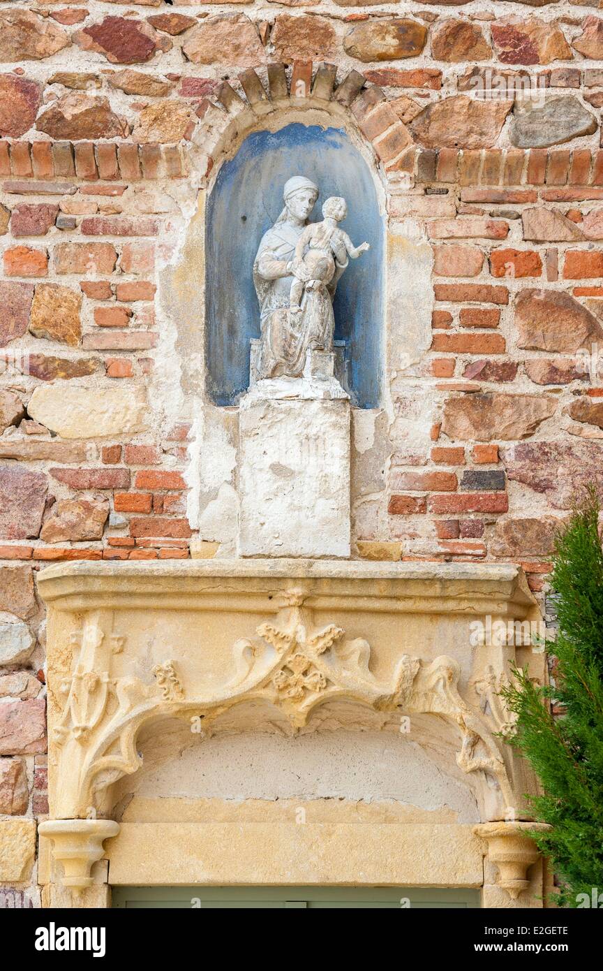 France Loire Perreux vieux village médiéval church Banque D'Images