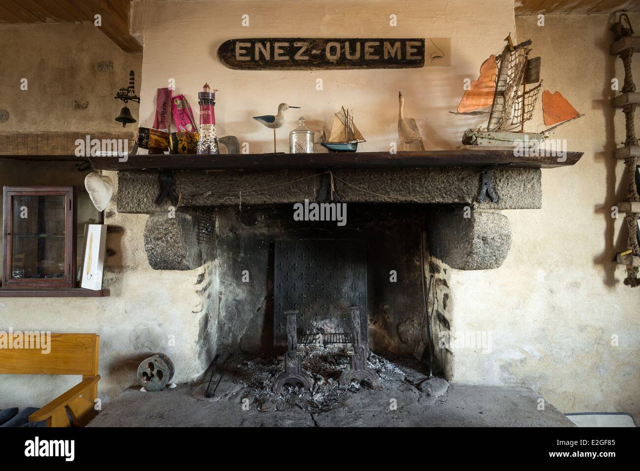 France Finistère Le Conquet cheminée dans ferme sur l'île de Quemenes en archipel de Molene Banque D'Images