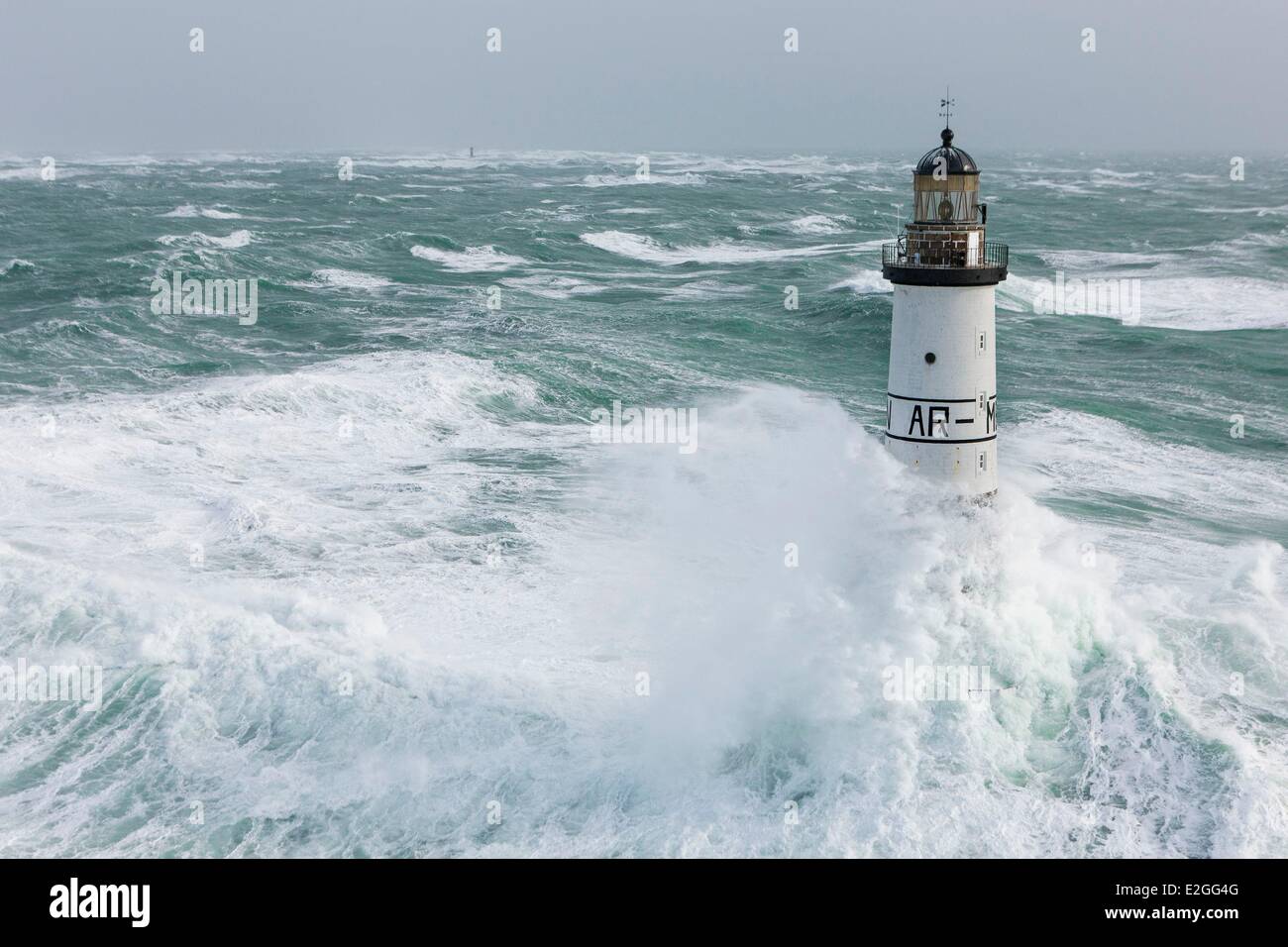 Photo De Phare En Pleine Tempete Finistere Mer d'Iroise 8 février 2014 Grande-Bretagne phare en pleine  tempête tempête au cours de Ruth Armen Lighthouse (vue aérienne Photo Stock  - Alamy