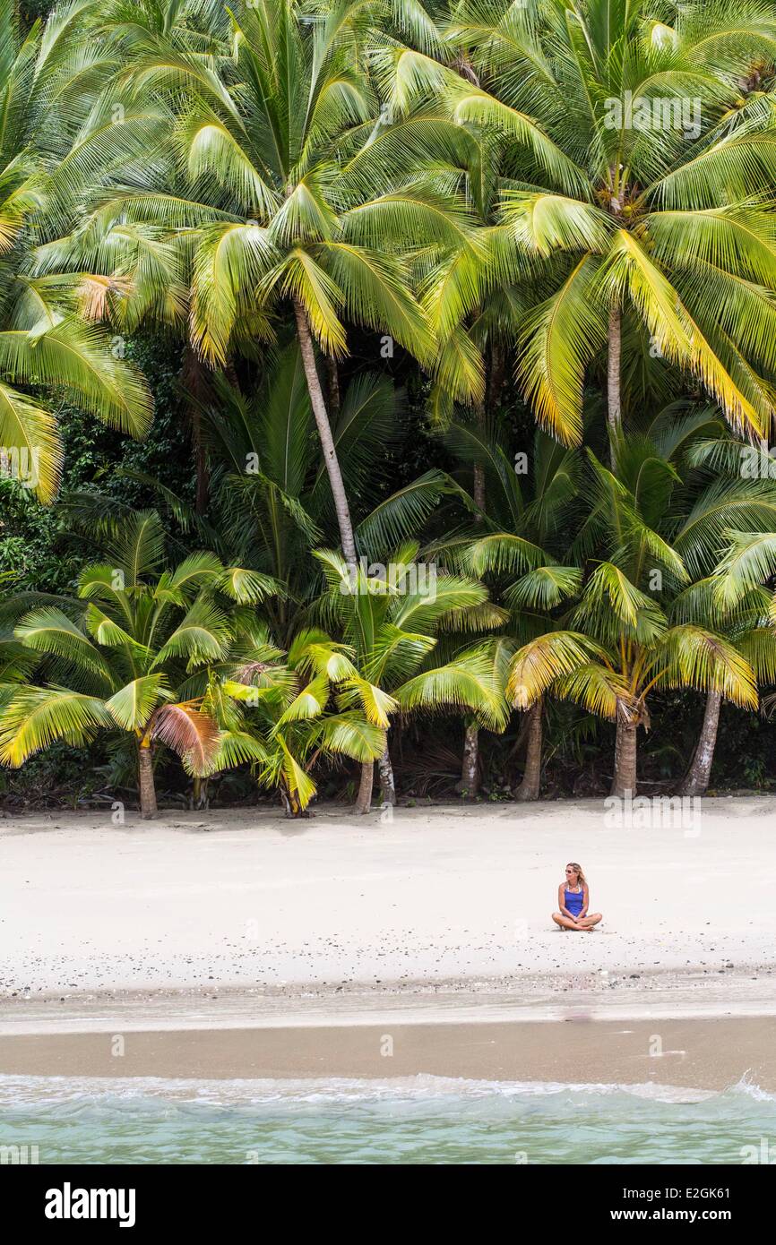 Veraguas Panama province golfe de Chiriqui Parc national de Coiba de classé au Patrimoine Mondial par l'UNESCO depuis 2005 l'île Rancheria plage bordée de palmiers Banque D'Images