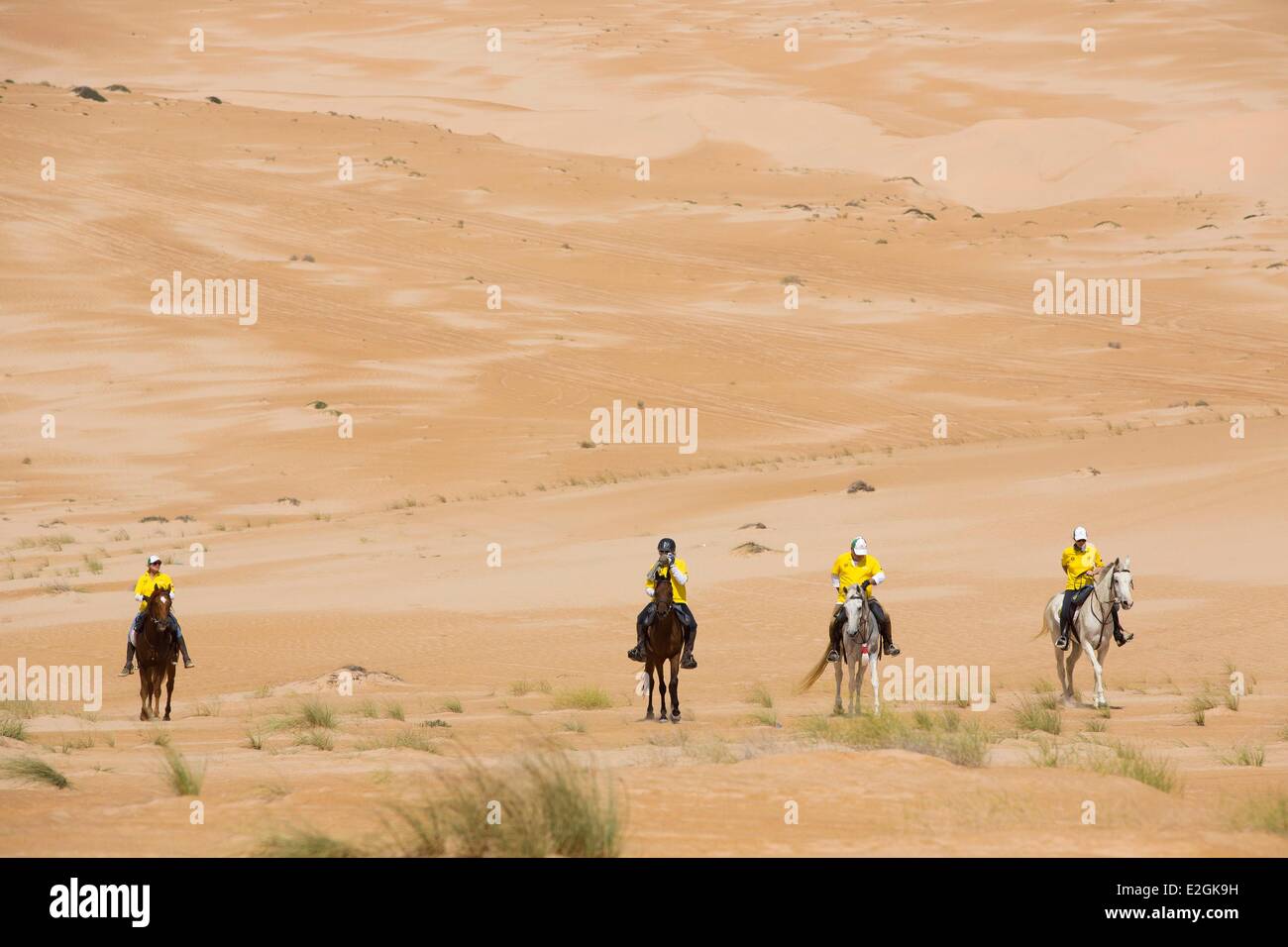 Sultanat d'Oman Frêne région Sharqiyyah Wahiba Sands Oman Adventure de Galops équestres raid étape 4 Tahayem Qihayd entre Al et Banque D'Images