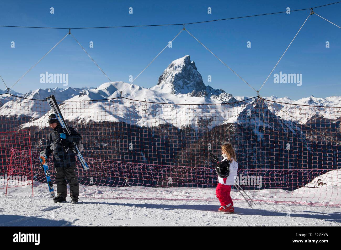 Boutique vendant des marmottes en peluche dans la station de ski  d'Artouste, France Photo Stock - Alamy
