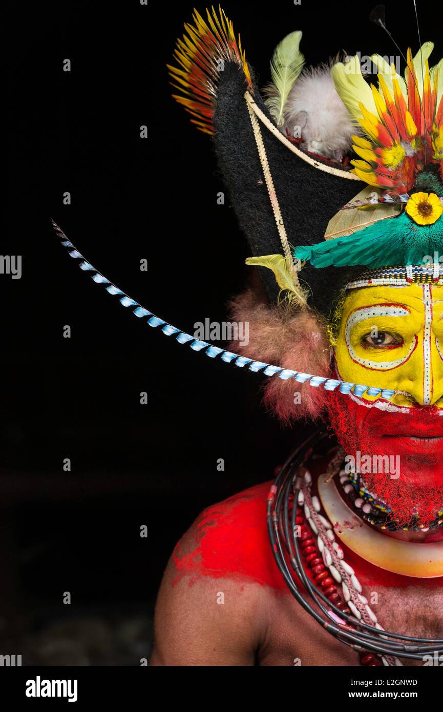La Papouasie-Nouvelle-Guinée région Province Hela de Tari village de Kobe Dumbiali Tiawe traditionnelle robe en tribu Huli Banque D'Images