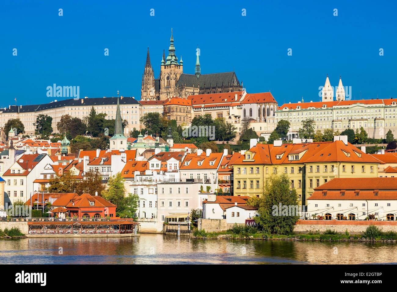 République Tchèque Prague centre historique classé au Patrimoine Mondial par l'UNESCO La Cathédrale St Guy et Château de Prague Banque D'Images