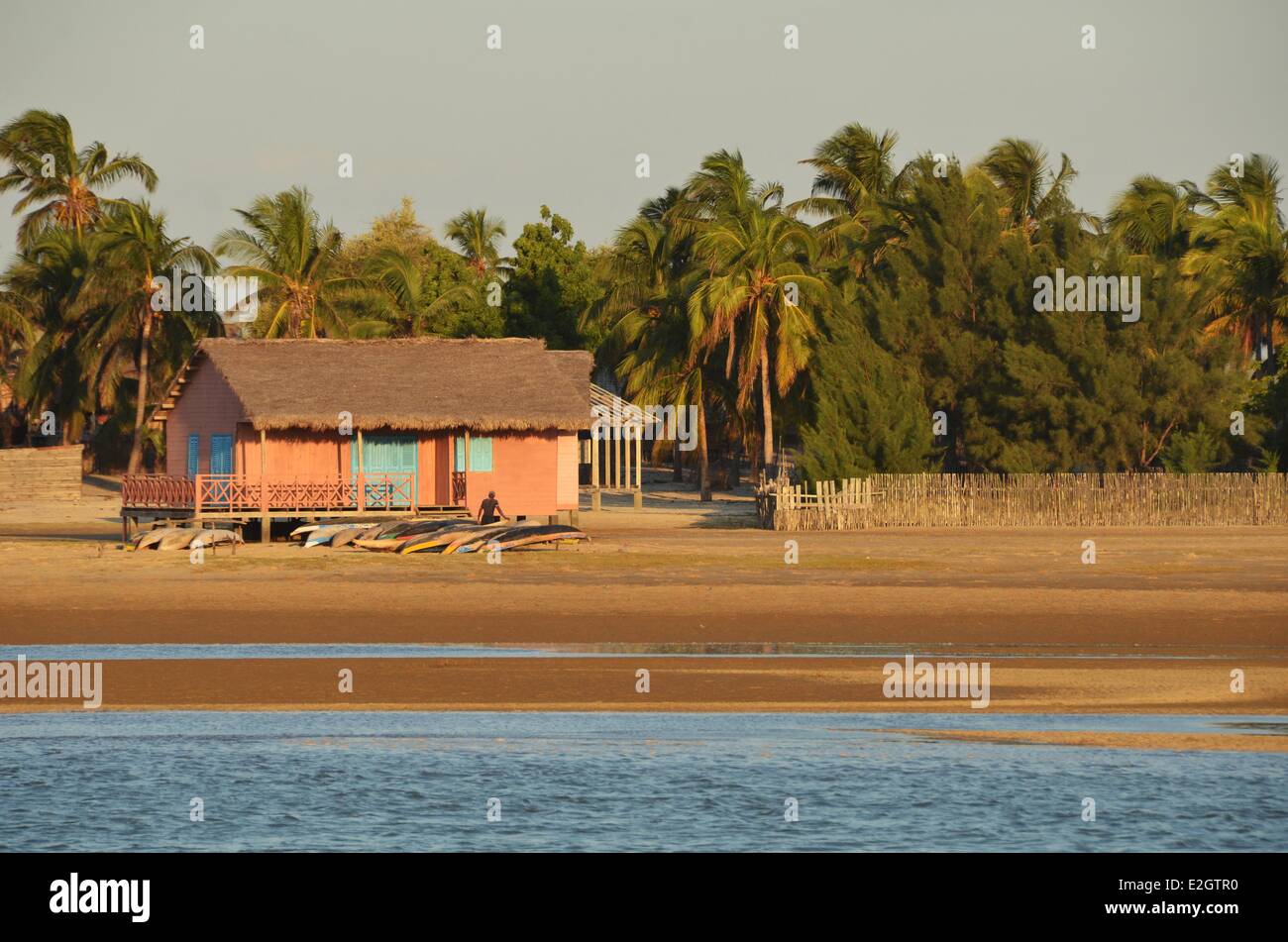 Madagascar Région de Menabe Morondava Kimoni maison de pêcheurs par beach Banque D'Images