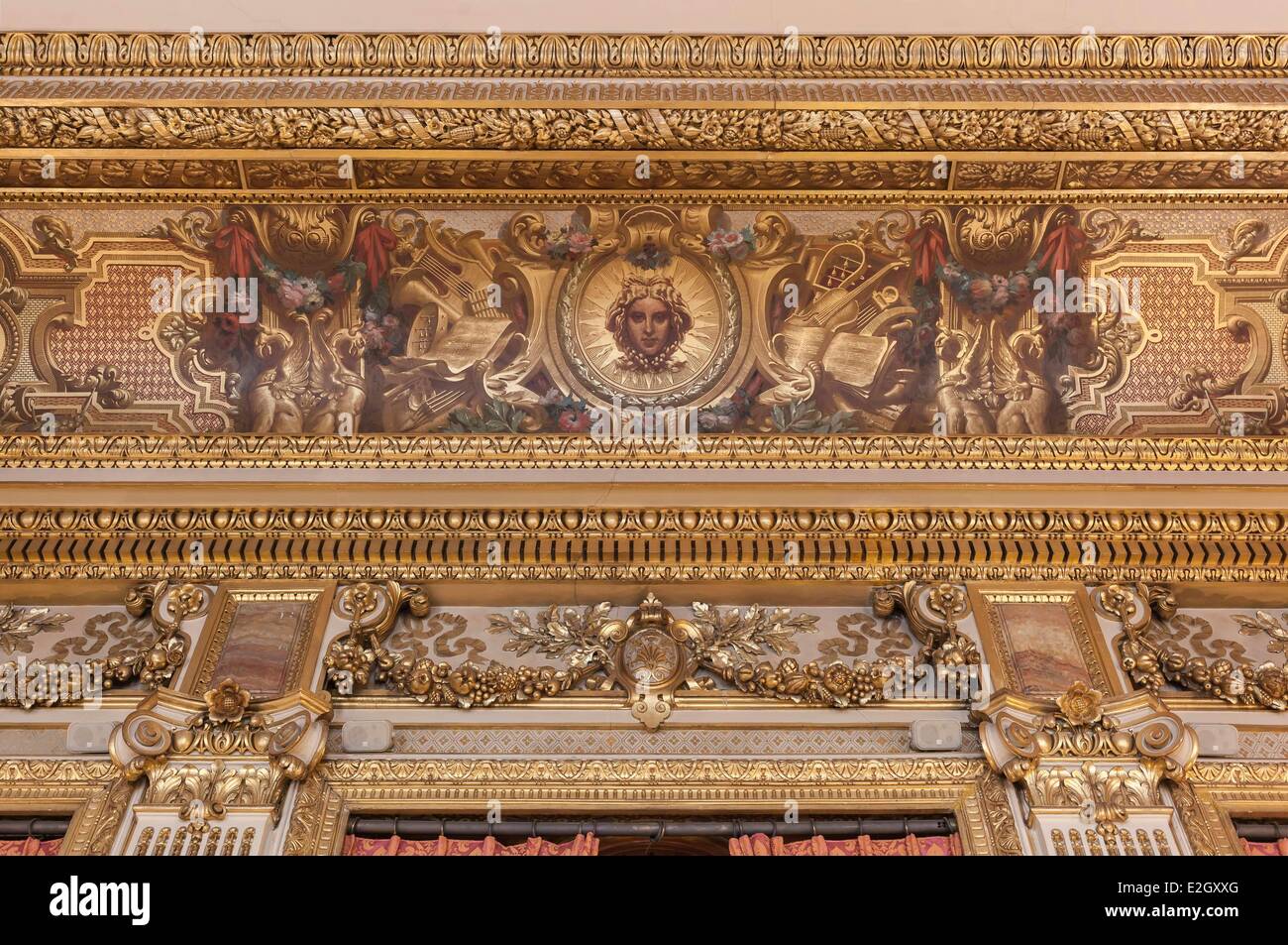 France Paris Quai d'Orsay hôtel de la paix du Ministère des affaires étrangères de la chambre des ornements en bois sculpté au plafond Banque D'Images