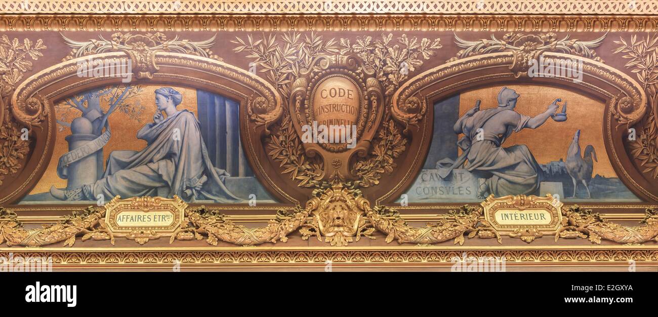 France Paris Palais Royal Conseil d'Etat salle de l'assemblée générale de détail de plafond décoré par le peintre Jules Elie Delaunay Banque D'Images