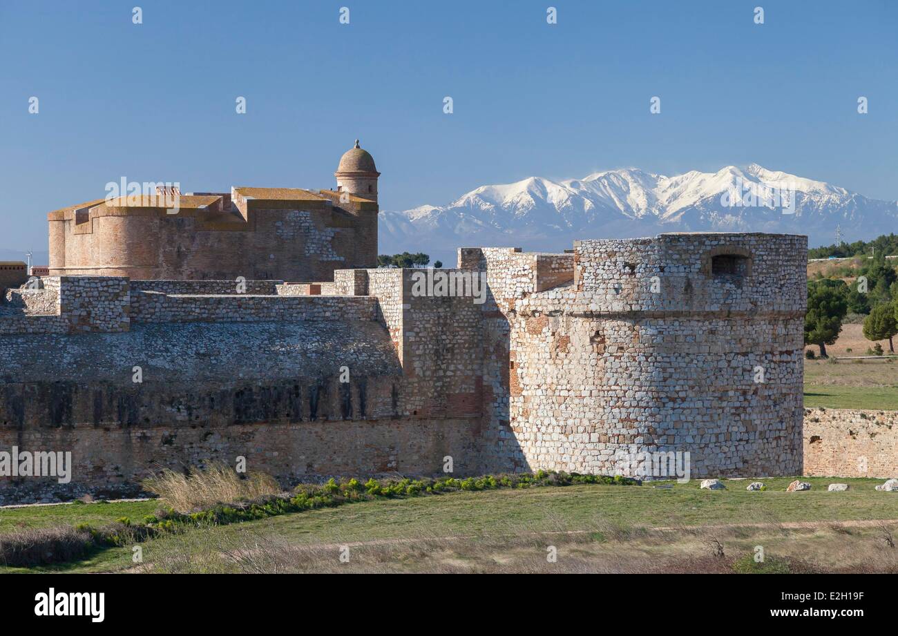 France Pyrenees Orientales Salses le Chateau Salses château structure militaire construit entre 1497 et 1502 par les Rois Catholiques espagnols Banque D'Images