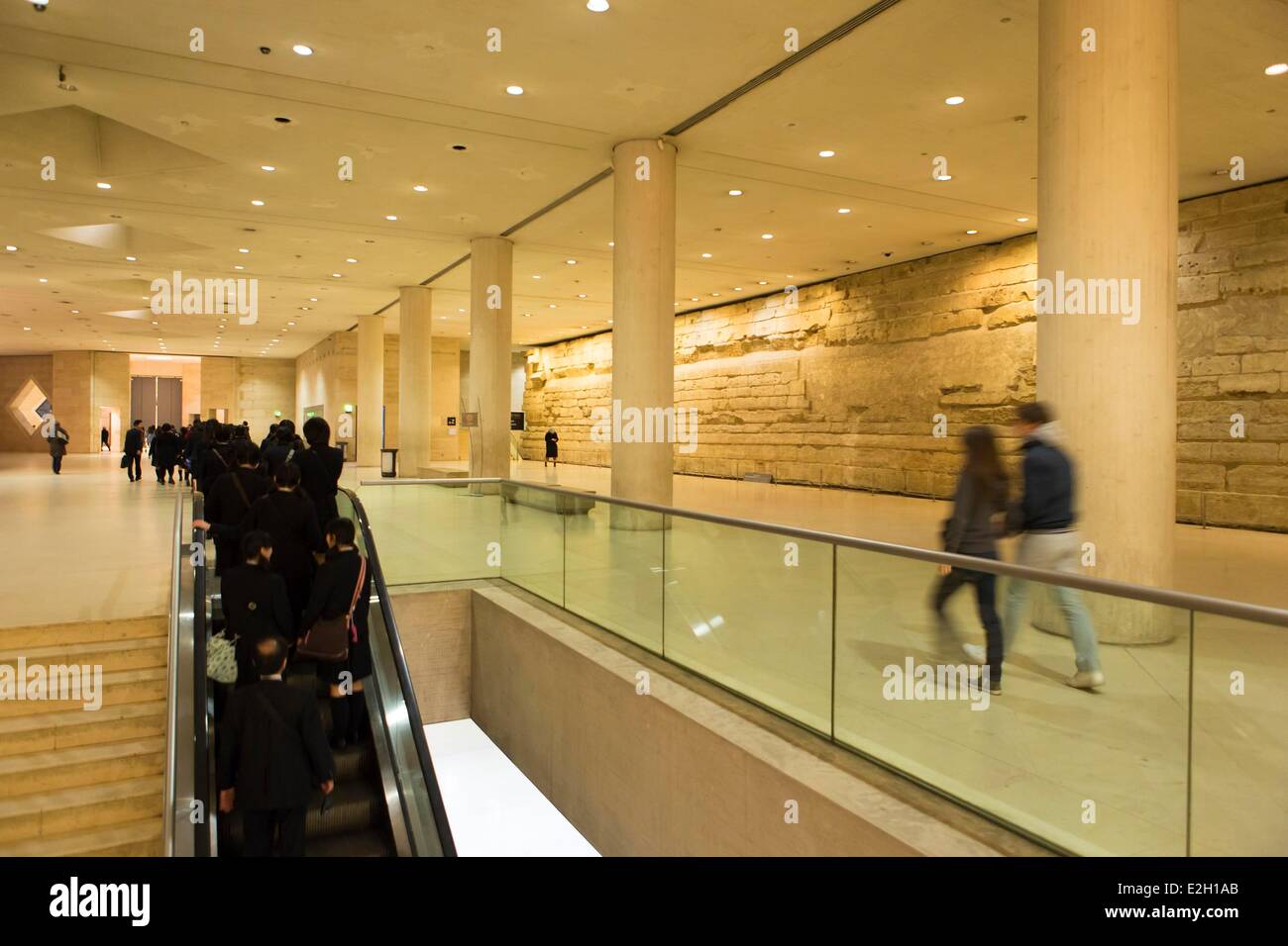 France Paris Louvre Museum ruines d'anciens fossés dans la galerie du centre commercial du Carrousel Banque D'Images