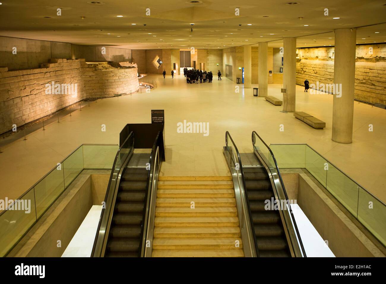 France Paris Louvre Museum ruines d'anciens fossés dans la galerie du centre commercial du Carrousel Banque D'Images