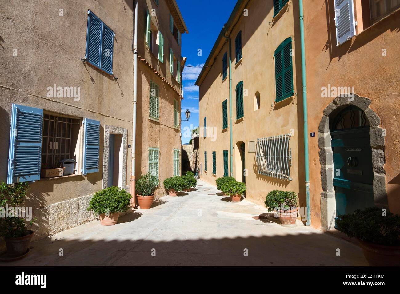 France Var saint tropez Rue tour vieille dans la quartier de la Ponche Banque D'Images