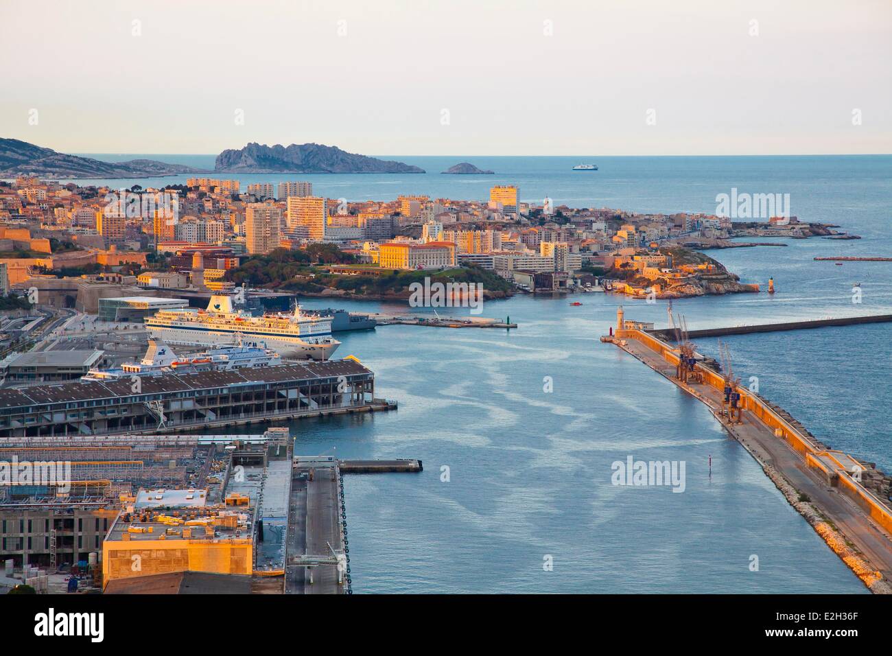 France Bouches du Rhône Marseille capitale européenne de la culture 2013 Euromed à entrée de harbour haut de la tour CMA CGM Banque D'Images