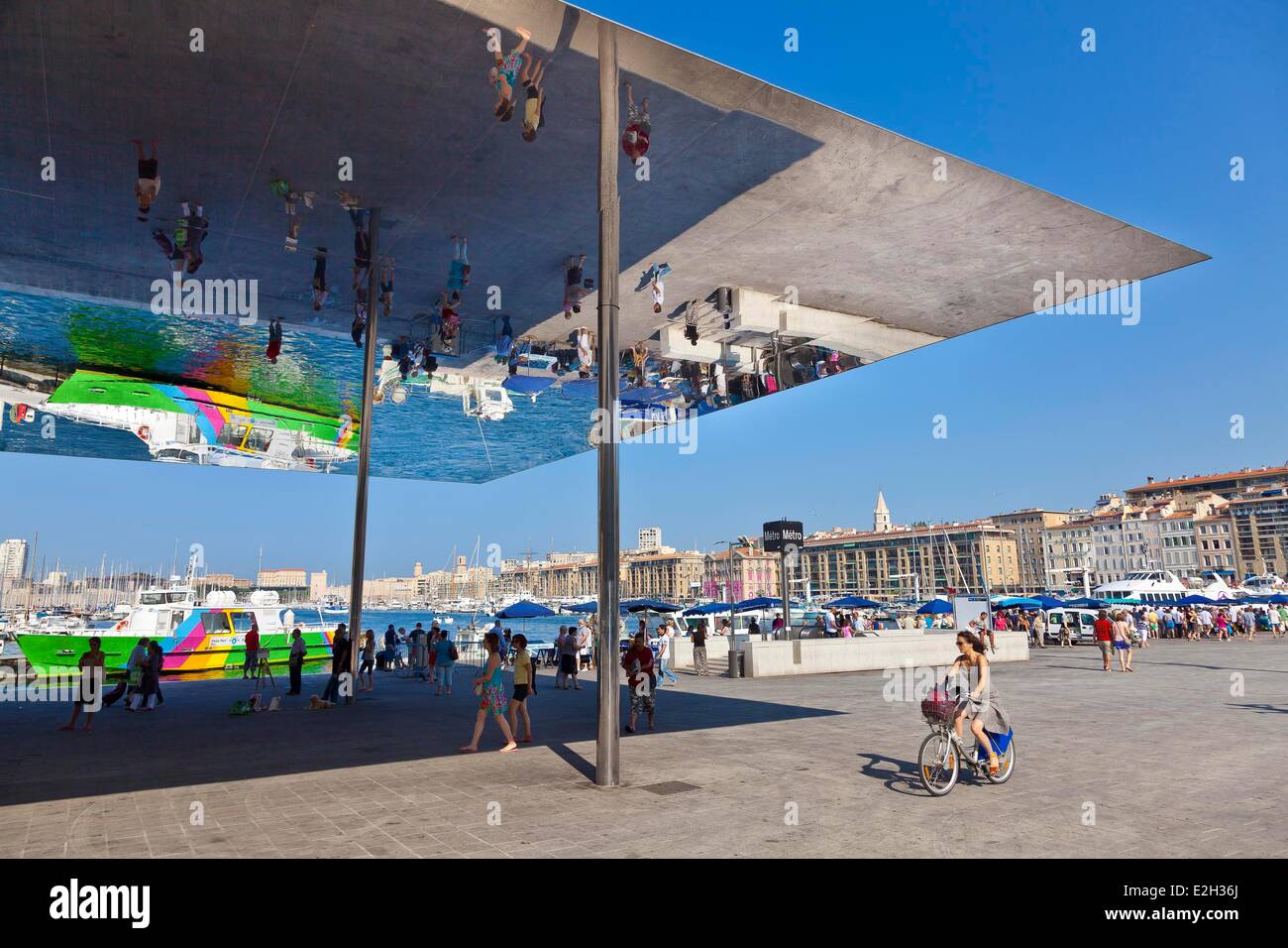 France Bouches du Rhône Marseille capitale européenne de la culture 2013 L'ombriere par l'architecte Norman Foster à Vieux Port (vieux port) Banque D'Images