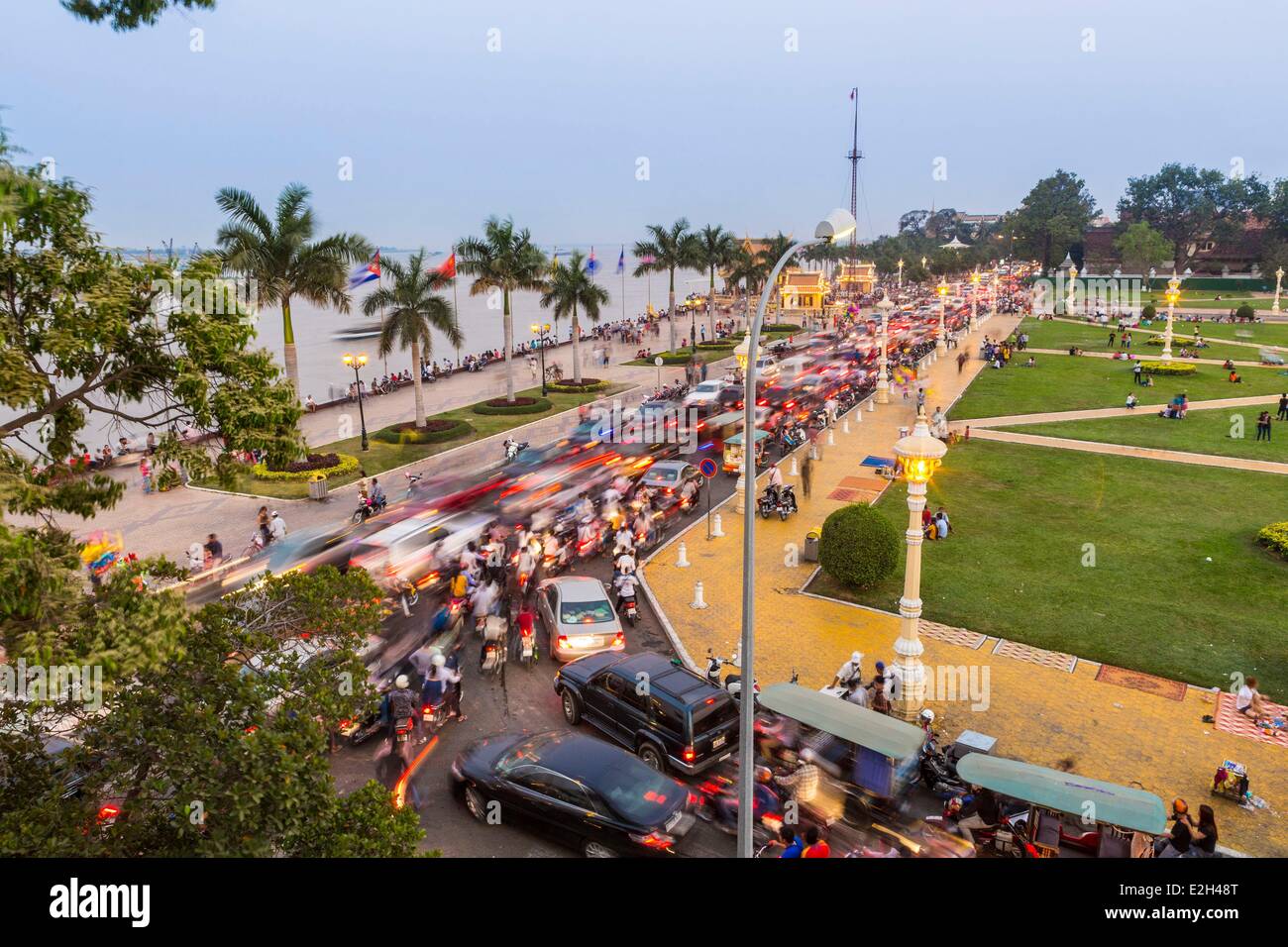 Cambodge Phnom Penh embouteillage sur Sisowath Quay Banque D'Images