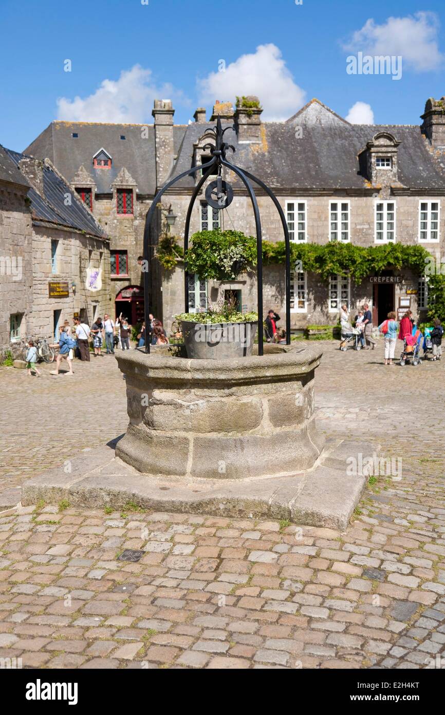 Finistere Locronan étiqueté Les Plus Beaux Villages de France (Les Plus Beaux Villages de France) place de l'église Banque D'Images