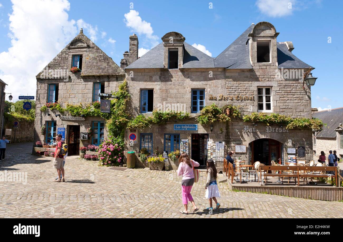 Finistere Locronan étiqueté Les Plus Beaux Villages de France (Les Plus Beaux Villages de France) place de l'église Banque D'Images