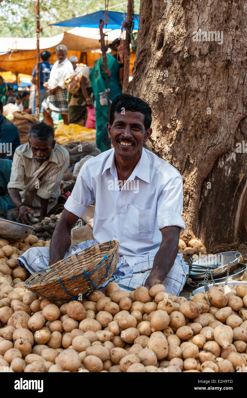 Cheerful, marché indien, Chinnamanur, Tamil Nadu, Inde Banque D'Images
