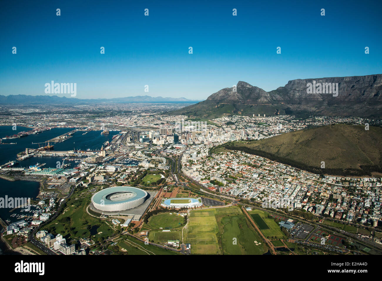 Vue aérienne, Cape Town avec Green Point Stadium, Lionhead et Table Mountain, Cape Town, Western Cape, Afrique du Sud Banque D'Images
