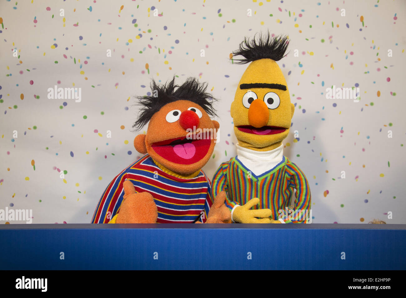 Bert et Erni célébrant le 40ème anniversaire de Sesame Street Sesamstrasse à NDR studios. Où : Hambourg, Allemagne Quand : 07 Jan 2013 Banque D'Images