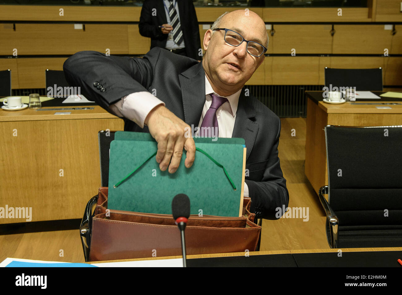 Le Luxembourg. 20 Juin, 2014. Le ministre français des Finances, Michel Sapain durant la réunion des ministres des finances du Conseil ECOFIN au Conseil européen siège à Luxembourg. Photo : afp/Alamy Live News Banque D'Images