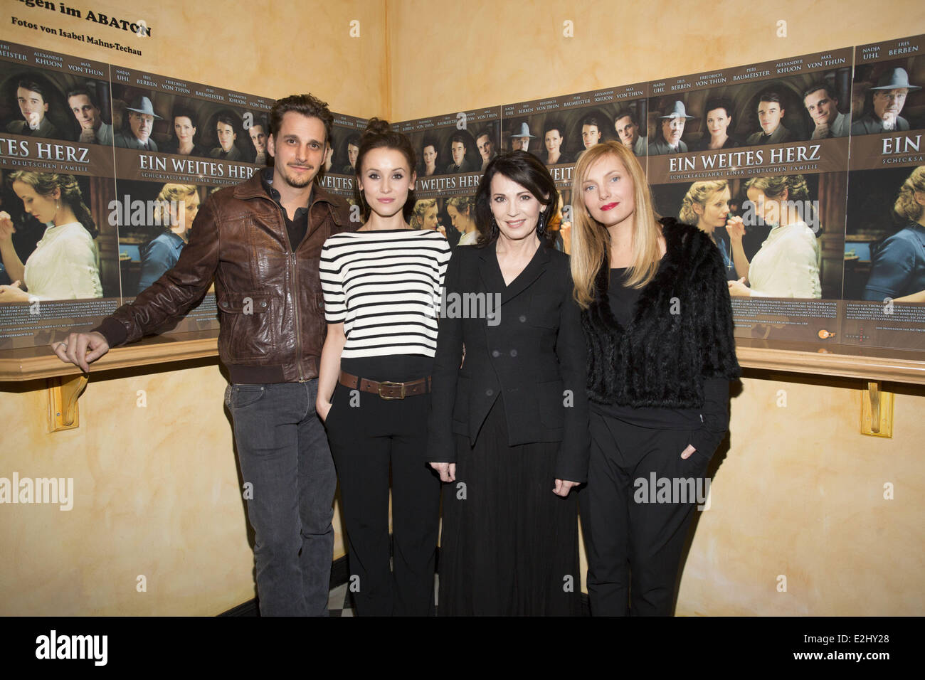 Max von Thun, Peri Baumeister, Iris Berben et Nadja Uhl lors d'un photocall de l'Allemand ZDF TV film ein weiteres Herz à Landesstudio studio. Où : Hambourg, Allemagne Quand : 30 Jan 2013 Banque D'Images