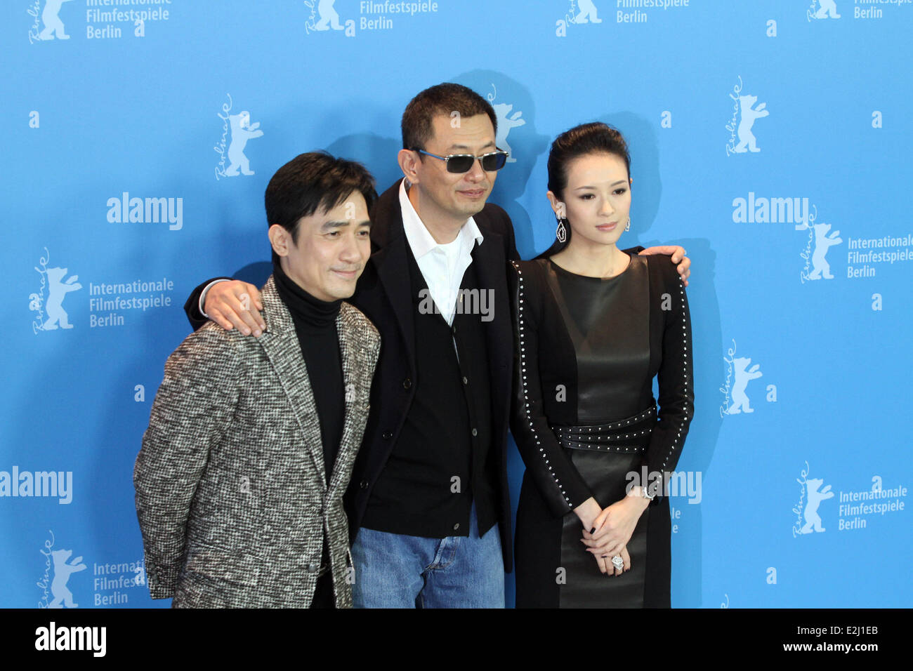 Wong Kar Wai, Zhang Ziyi und Tony Leung Chiu Wai au 63e Festival International du Film de Berlin (Berlinale) - Yi Dai Zong Shi/Le Grand Maître photocall - Grand Hyatt Hotel à Potsdamer Platz. Où : Berlin, Berlin, Allemagne Quand : 07 févr. 2013 Banque D'Images