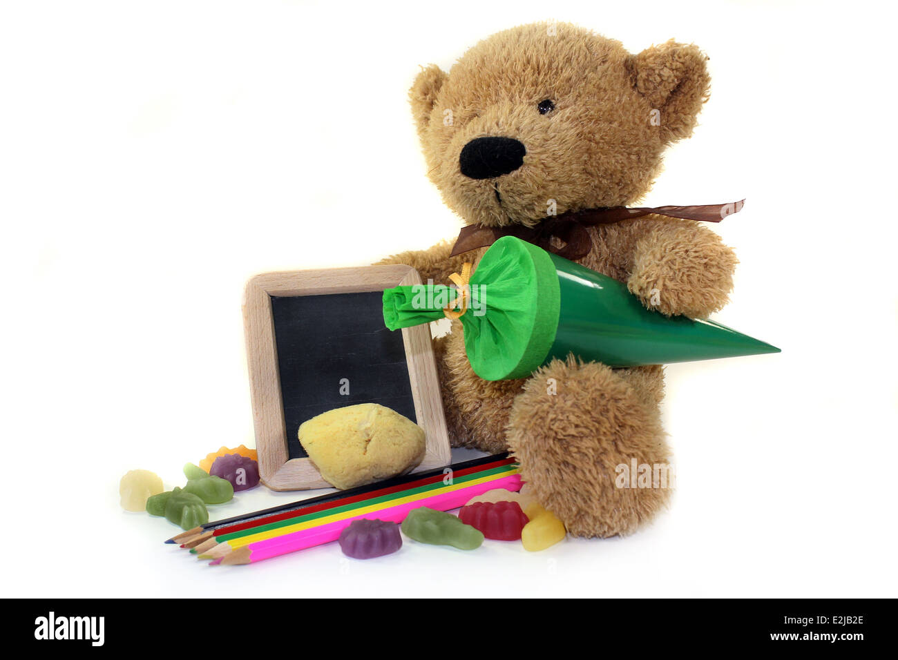 Ours en peluche avec cône et tableau noir de l'école Banque D'Images