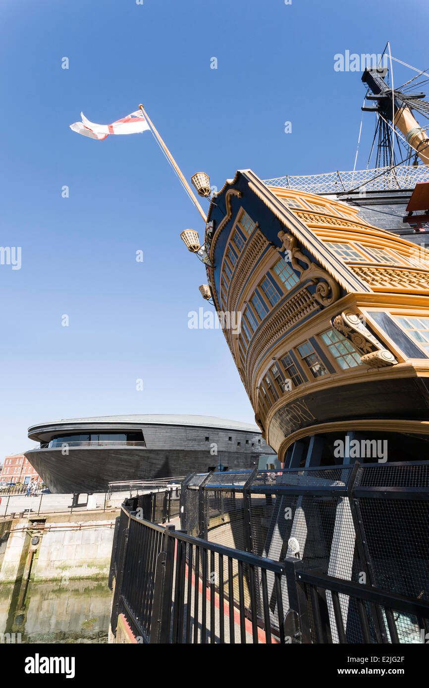 HMS Victory et Mary Rose Museum, Portsmouth Historic Dockyard, Hampshire, England, UK Banque D'Images
