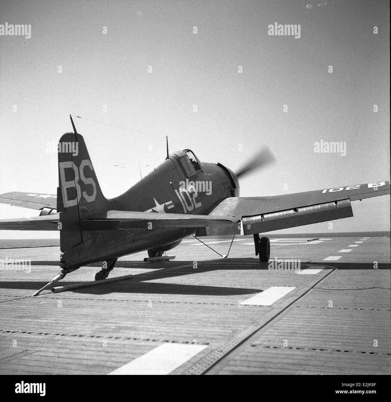 Le Grumman F6F-5N Hellcat était un avion de chasse à porte-avions utilisé par l'US Navy pendant la seconde Guerre mondiale. Cette variante, le F6F-5N, comportait un radar pour les opérations de combat nocturnes. L'avion a joué un rôle crucial dans le théâtre Pacifique. Banque D'Images