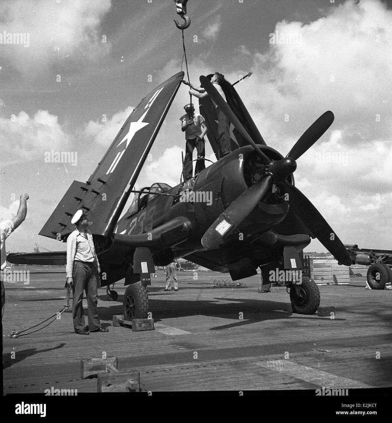 Le Vought F4U-4 Corsair, un chasseur basé sur porte-avions, était stationné à NAS North Island pendant la seconde Guerre mondiale. Connu pour sa conception distinctive en voilure de mouette, il fut l'un des avions de chasse les plus réussis du Pacific Theater. Banque D'Images