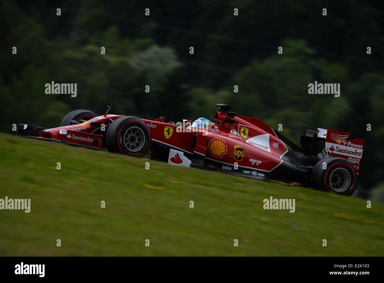 Spielberg, en Autriche. 20 Juin, 2014. Pilote de Formule 1 espagnol Fernando Alonso Ferrari de steers sa voiture au cours de la deuxième session d'essais à la piste de course Red Bull Ring de Spielberg, en Autriche, le 20 juin 2014. 2014 Le Grand Prix de Formule 1 de l'Autriche aura lieu le 22 juin. Photo : David Ebener/dpa/Alamy Live News Banque D'Images