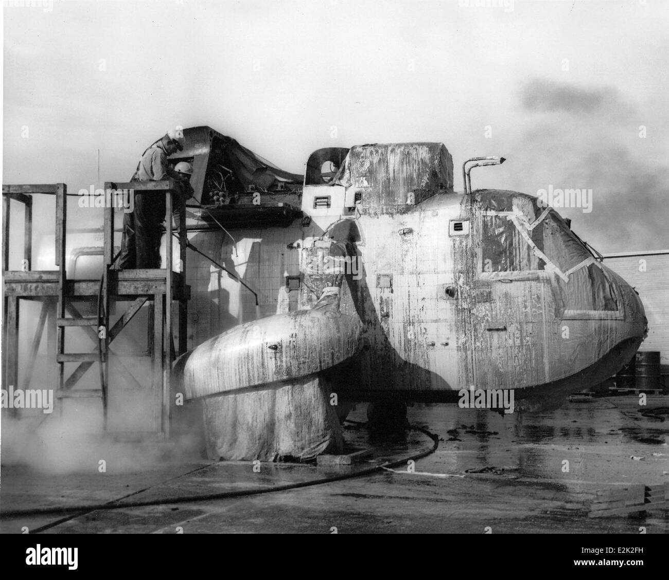 Le Sikorsky SH-3 Sea King, principalement utilisé par la marine américaine, était un hélicoptère conçu pour la guerre anti-sous-marine, la recherche et le sauvetage, et les rôles de transport. Cette image montre probablement l'avion stationné à la Naval Air Station North Island (NAS ni) pendant son service. Banque D'Images Le Sikorsky SH-3 Sea King, principalement utilisé par la marine américaine, était un hélicoptère conçu pour la guerre anti-sous-marine, la recherche et le sauvetage, et les rôles de transport. Cette image montre probablement l'avion stationné à la Naval Air Station North Island (NAS ni) pendant son service. Banque D'Images