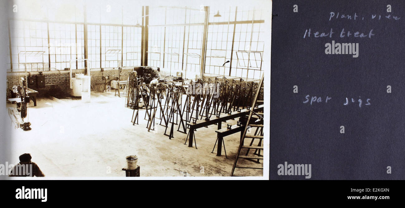 L'album Al-216B Prudden présente des images du gabarit de fabrication utilisé pour l'assemblage de l'avion Prudden Whitehead TriMotor, présentant le gabarit de longeron d'aile de l'Atlanta Aircraft Company. Banque D'Images