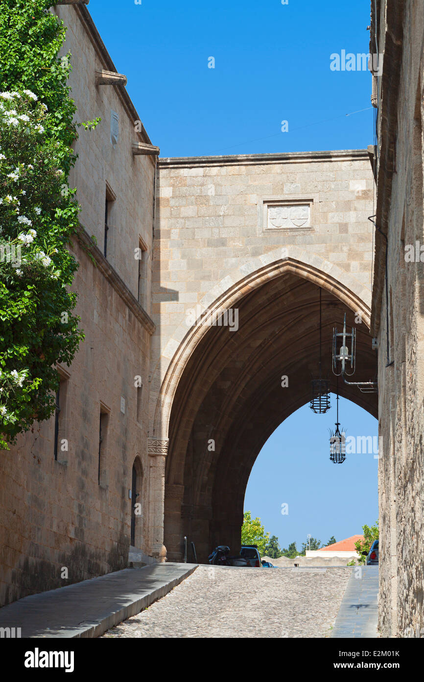 Ville médiévale de l'île de Rhodes en Grèce. La rue des Chevaliers Banque D'Images