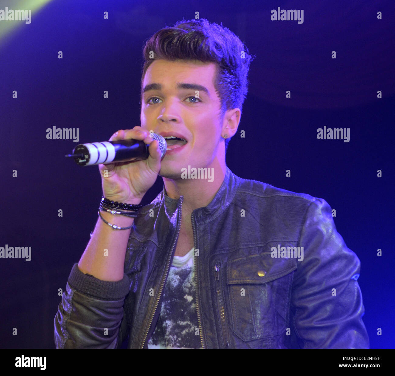 J'Union d'effectuer au G-A-Y à ciel de nuit avec : Josh Cuthbert Où : London, Royaume-Uni Quand : 12 Jan 2013 Banque D'Images